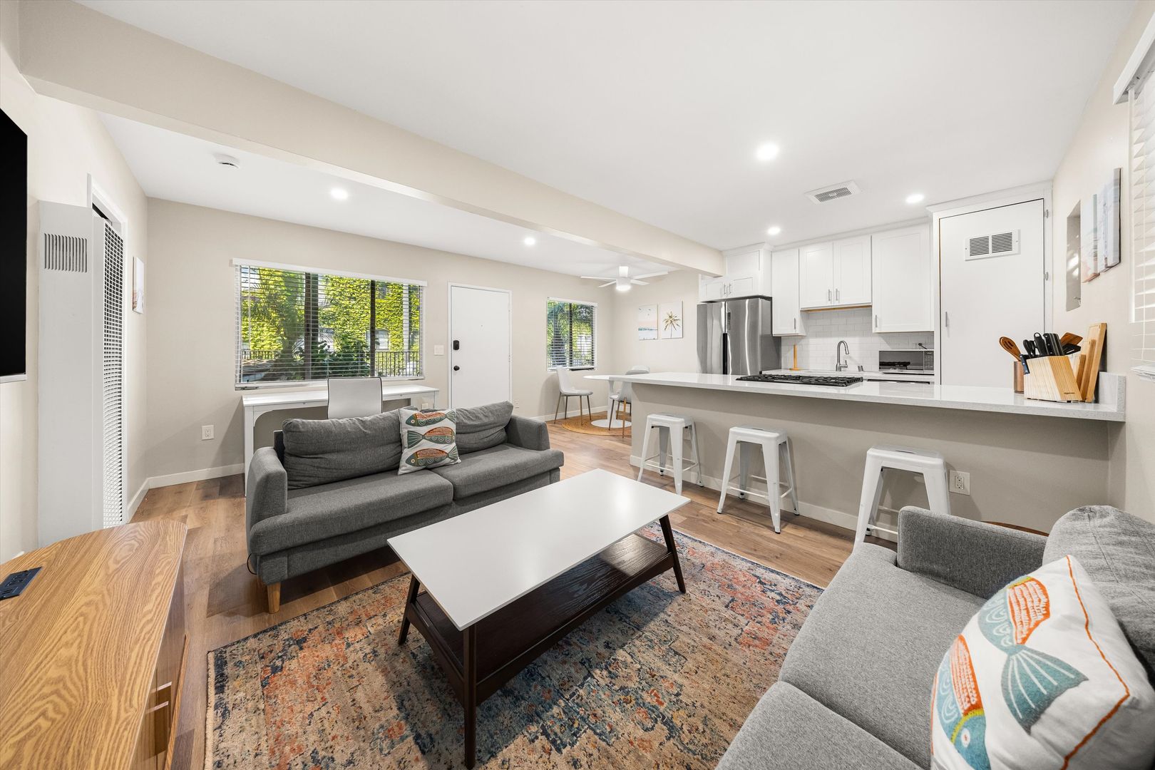 SHARED TRIPLE BEDROOM--$1325/BEDSPACE Shared TRIPLE Bedroom OR $3975 PRIVATE Apartment/--Beachside Living, BY-THE-BED Leasing--Triple Shared One Bedroom/One Bathroom Fully Furnished Apartment